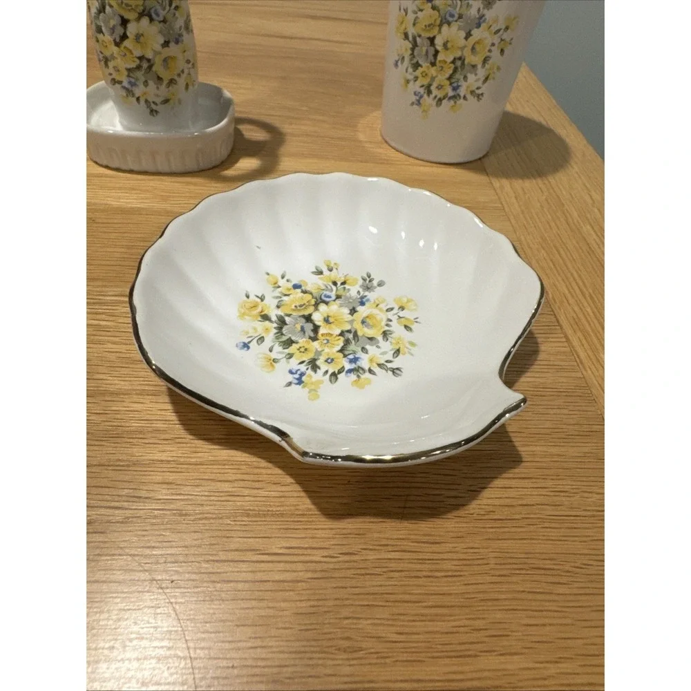 Vintage Ceramic 3 Piece Bathroom Vanity Set Floral Grannycore Cottagecore
